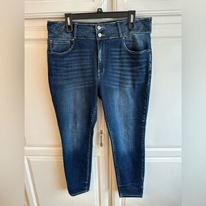 Ladies KanCan skinny jeans size 32 NWOT stretch WJ109